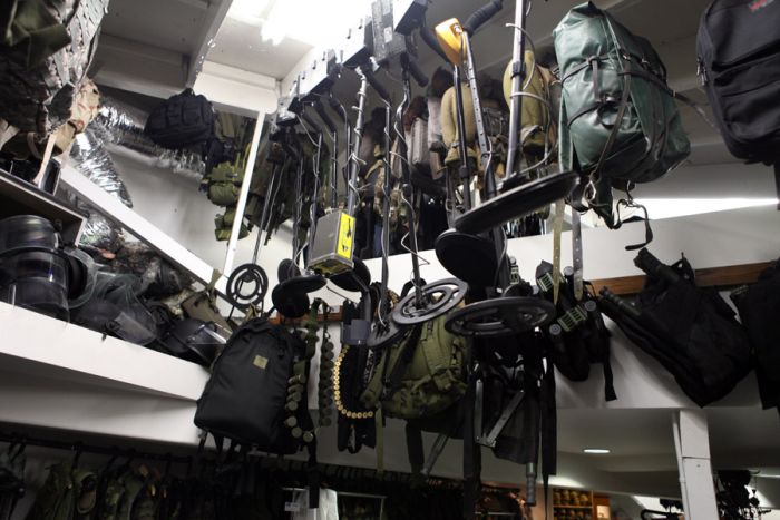 Hollywood Prop Warehouse (49 pics)