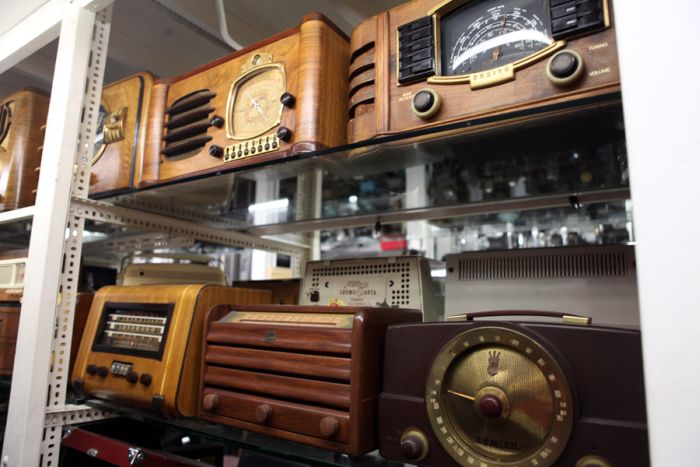 Hollywood Prop Warehouse (49 pics)