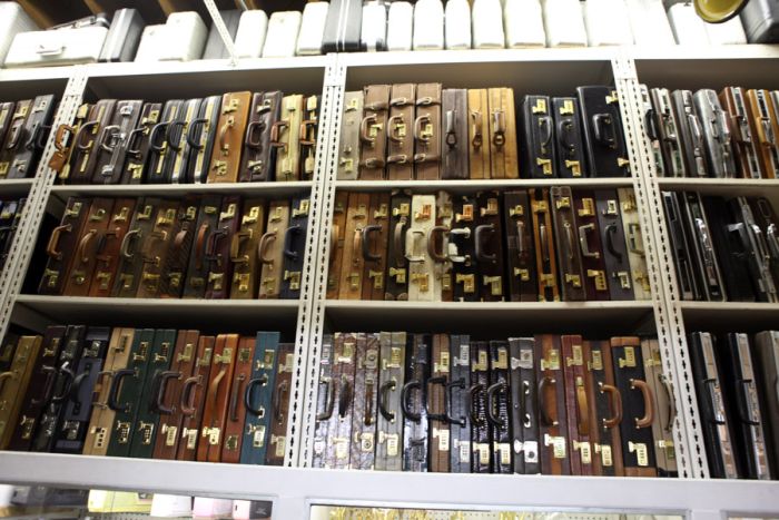 Hollywood Prop Warehouse (49 pics)