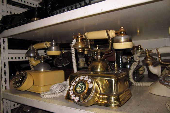 Hollywood Prop Warehouse (49 pics)