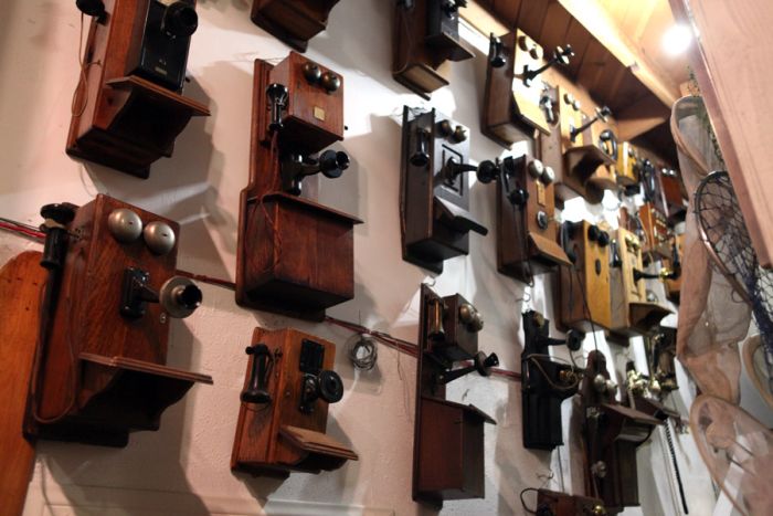 Hollywood Prop Warehouse (49 pics)