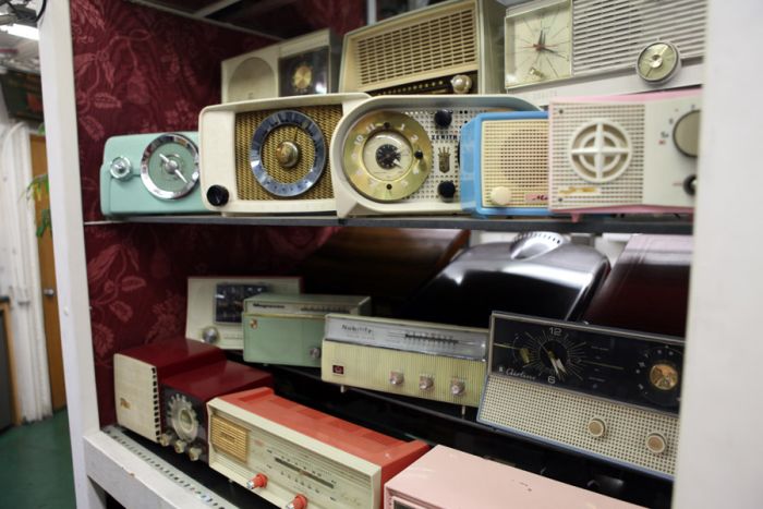 Hollywood Prop Warehouse (49 pics)