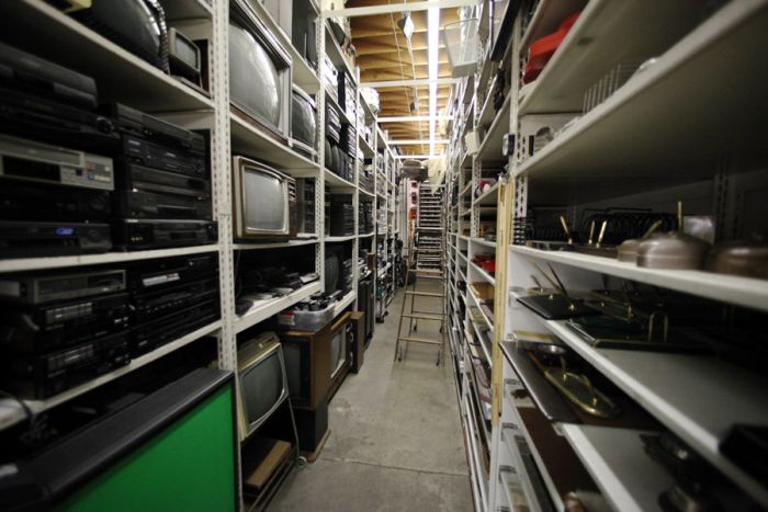 Hollywood Prop Warehouse (49 pics)