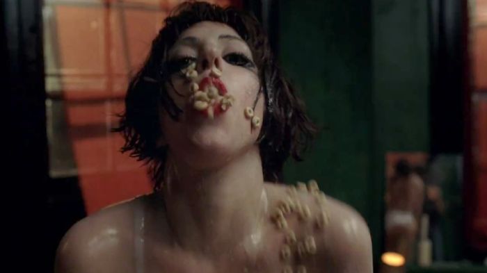 Lady Gaga Trying To Eat Cheerios (10 pics)