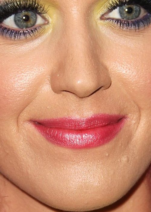 Celebrity Close-Up Shots (60 pics)