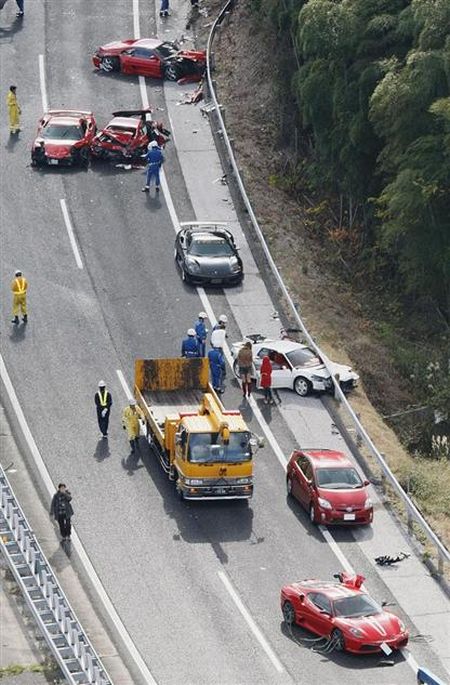 Massive Supercar Crash in Japan (10 pics + video)