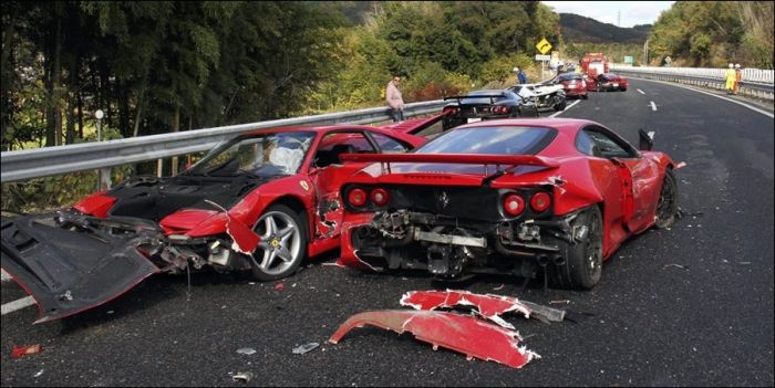 Massive Supercar Crash in Japan (10 pics + video)