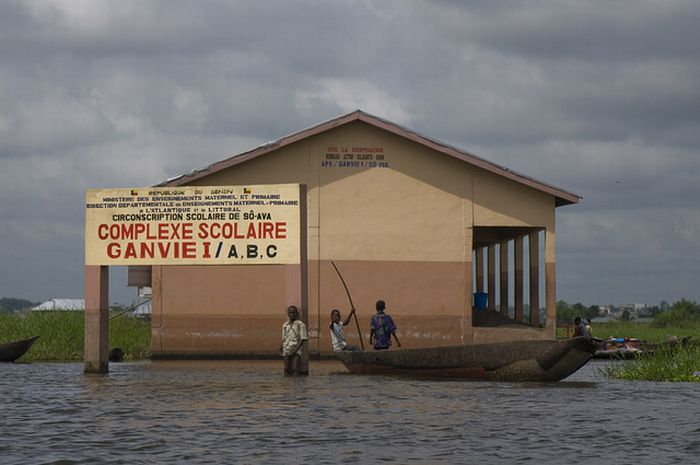 Ganvié - Lake City of Africa (35 pics)