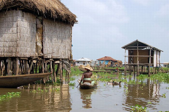 Ganvié - Lake City of Africa (35 pics)