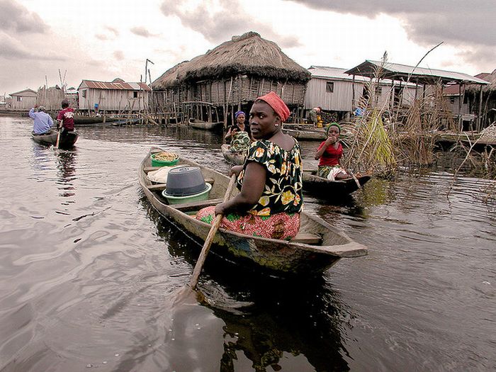 Ganvié - Lake City of Africa (35 pics)