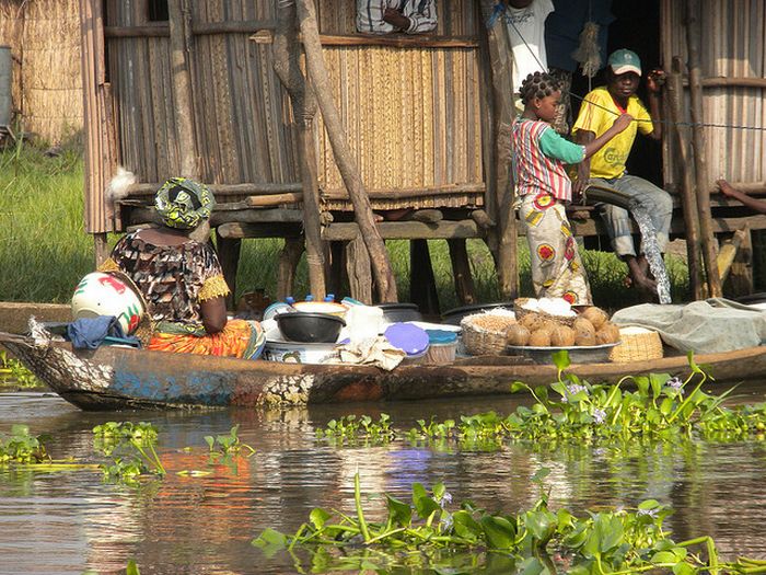 Ganvié - Lake City of Africa (35 pics)