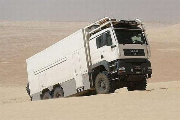 Great Truck for a Trip Across a Dessert (34 pics)