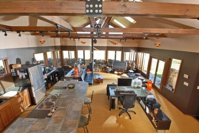 House Where You Will Survive the End of the World (17 pics)