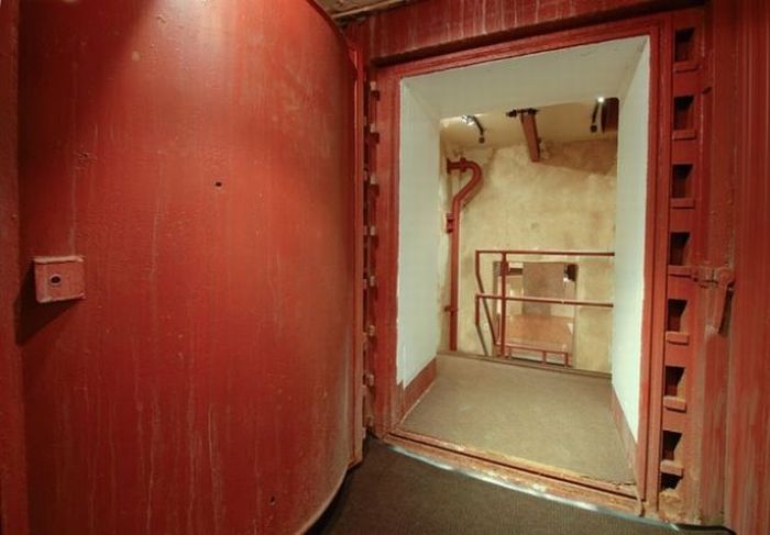 House Where You Will Survive the End of the World (17 pics)