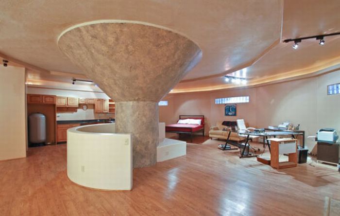 House Where You Will Survive the End of the World (17 pics)
