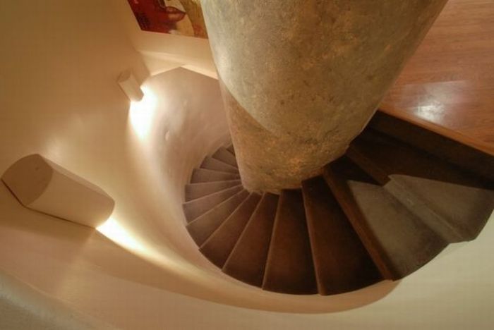House Where You Will Survive the End of the World (17 pics)
