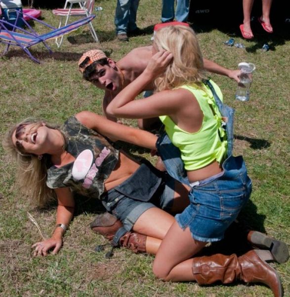Women at Rodeo Party (43 pics)