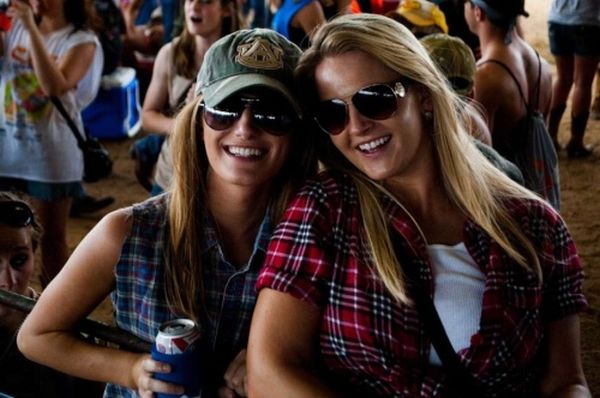 Women at Rodeo Party (43 pics)