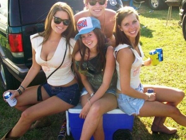 Women at Rodeo Party (43 pics)