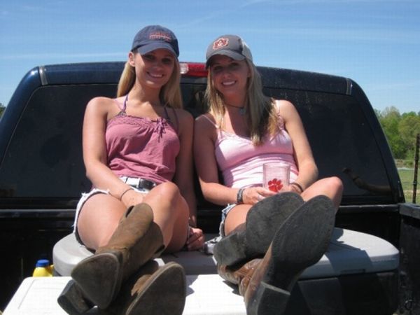 Women at Rodeo Party (43 pics)