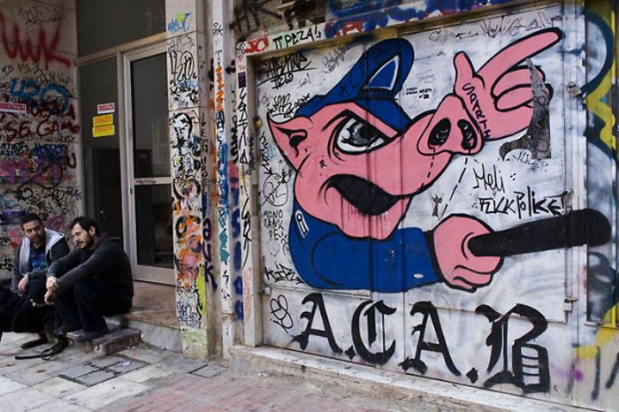 Graffiti in Athens (17 pics)