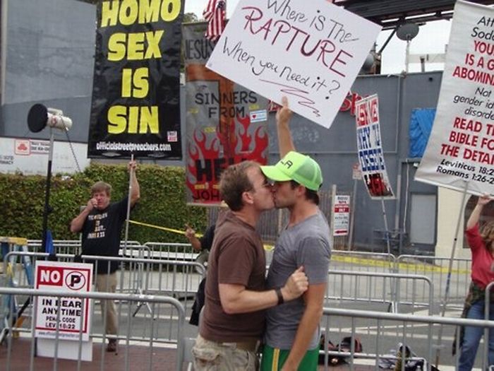 The 40 Best Protest Signs Of 2011 (40 pics)