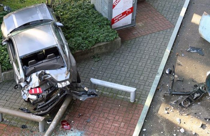 Parking Job Fail (6 pics)