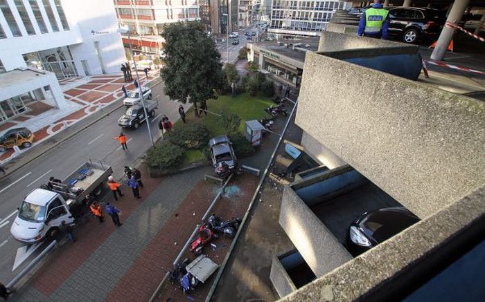 Parking Job Fail (6 pics)