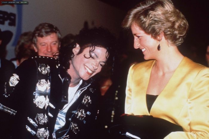 Famous People Hanging Out Together (50 pics)