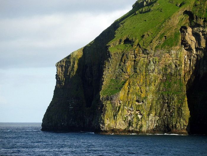 Beautiful Island with a Cloud Crown (22 pics)