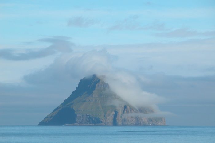Beautiful Island with a Cloud Crown (22 pics)