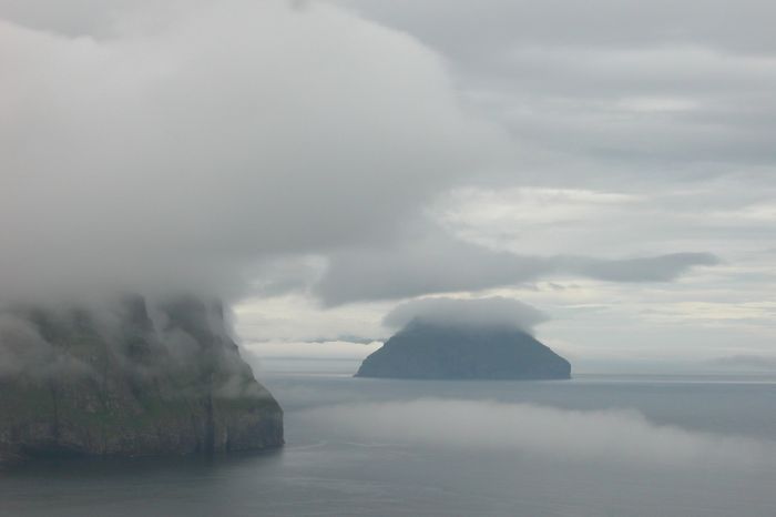 Beautiful Island with a Cloud Crown (22 pics)