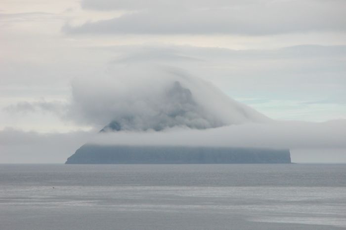 Beautiful Island with a Cloud Crown (22 pics)