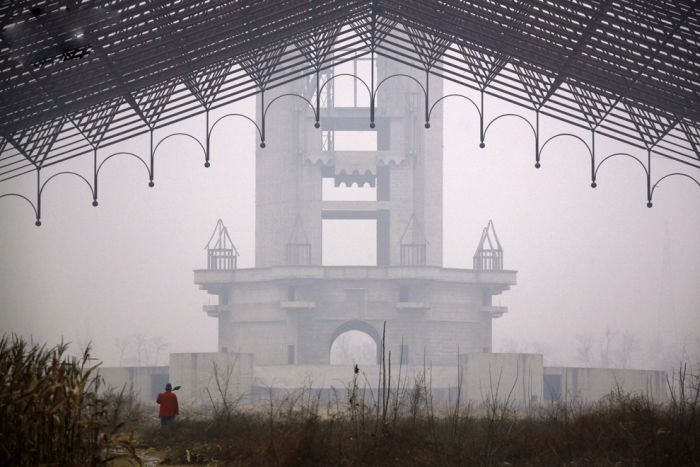 Abandoned Fake Disneyland in China (18 pics)