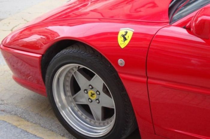 Pontiac into Ferrari (7 pics)