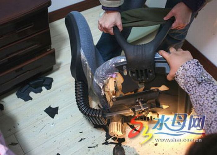 A New Victim of a Cheap Chinese Chair (5 pics)