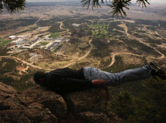 The Most Extreme Planking Moments (38 pics)