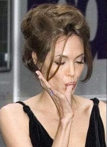 Funny Faces of Angelina Jolie (79 pics)