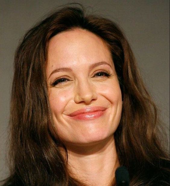 Funny Faces of Angelina Jolie (79 pics)