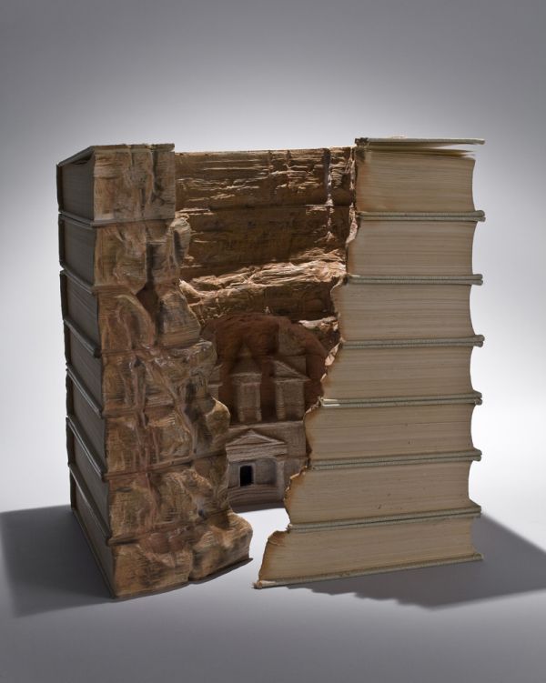 Beautiful Book Carving Art (18 pics)