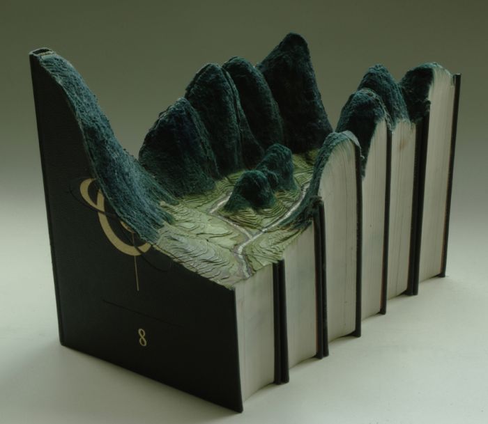 Beautiful Book Carving Art (18 pics)