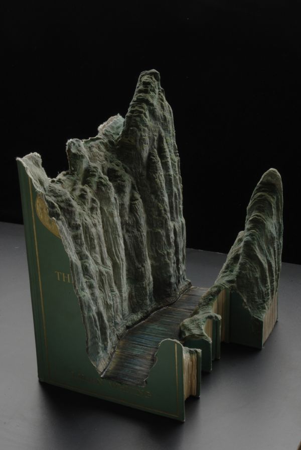 Beautiful Book Carving Art (18 pics)