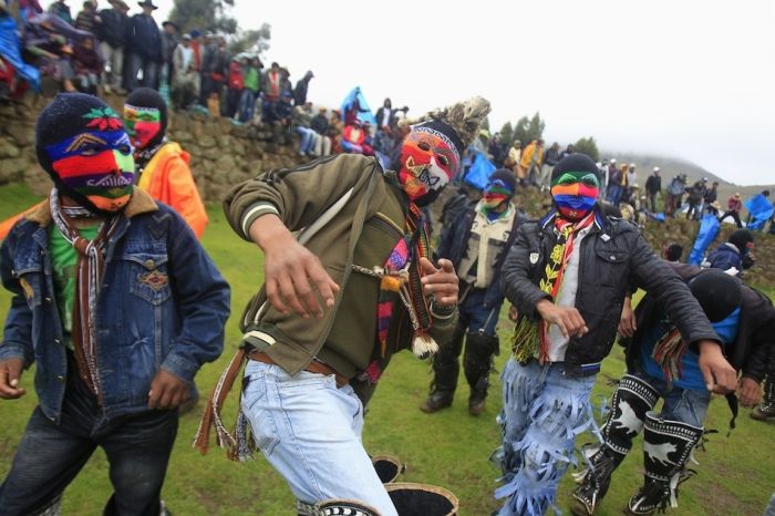 Peruvian Drunk Fight Club  (19 pics)