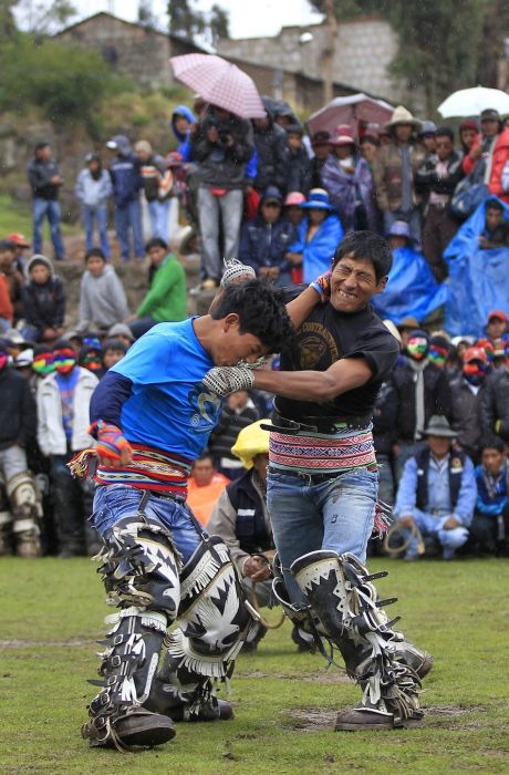 Peruvian Drunk Fight Club  (19 pics)