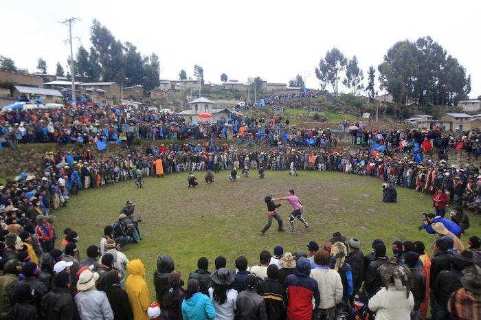 Peruvian Drunk Fight Club  (19 pics)