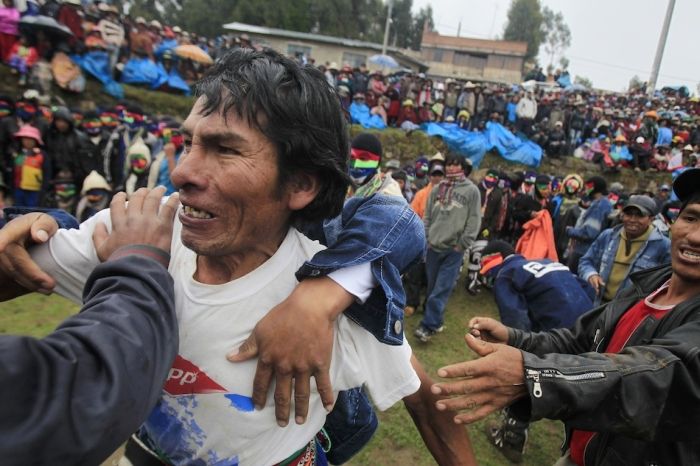 Peruvian Drunk Fight Club  (19 pics)