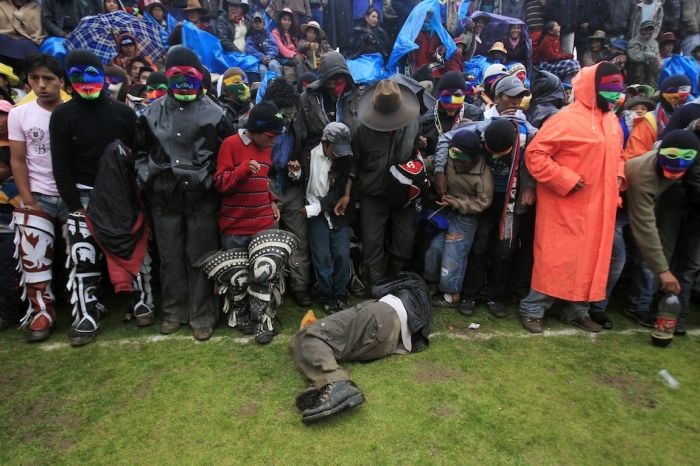 Peruvian Drunk Fight Club  (19 pics)