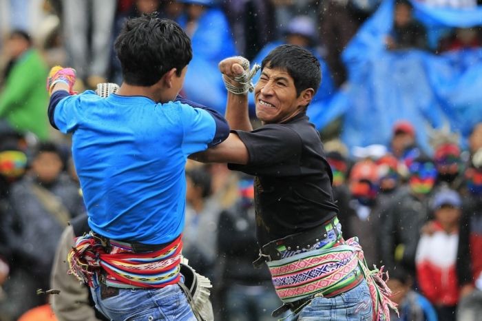 Peruvian Drunk Fight Club  (19 pics)