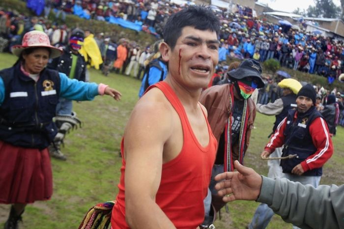 Peruvian Drunk Fight Club  (19 pics)