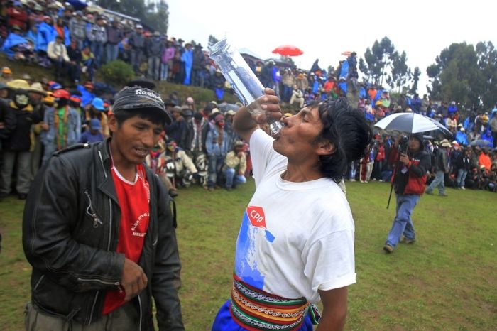 Peruvian Drunk Fight Club  (19 pics)